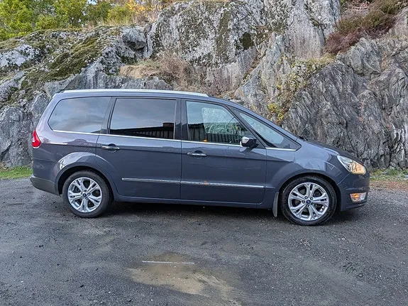 Ford Galaxy 2011 photo 2