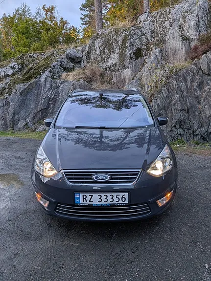 Ford Galaxy 2011 photo 3