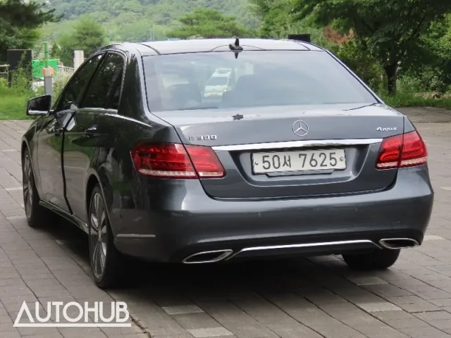 Mercedes-Benz E-Class 2014 photo 4