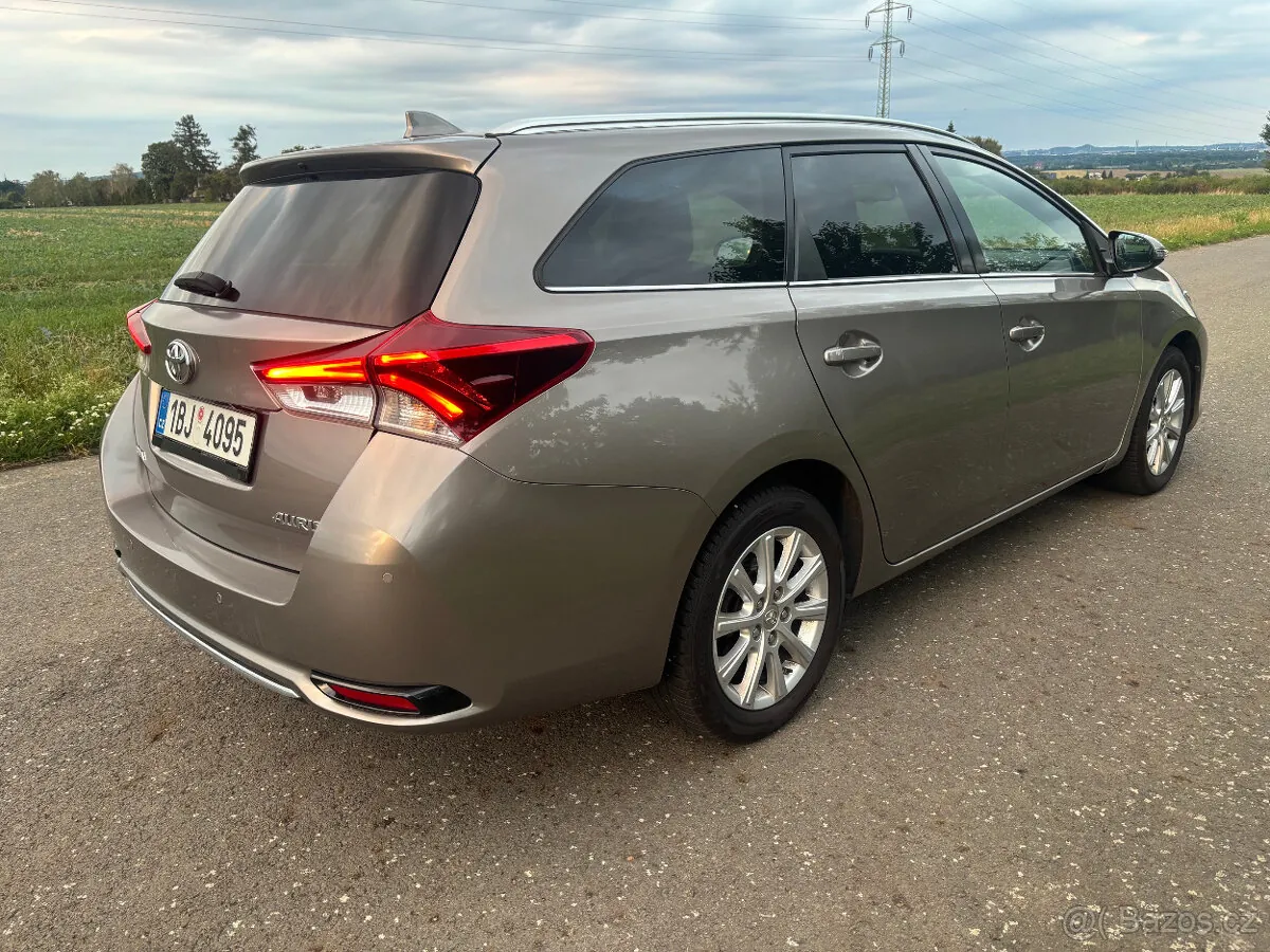 Toyota Auris 2015 photo 3