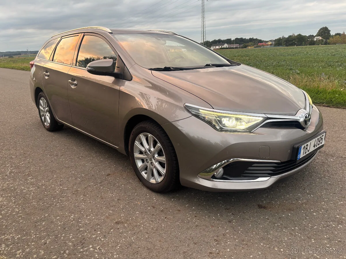 Toyota Auris 2015 photo 2