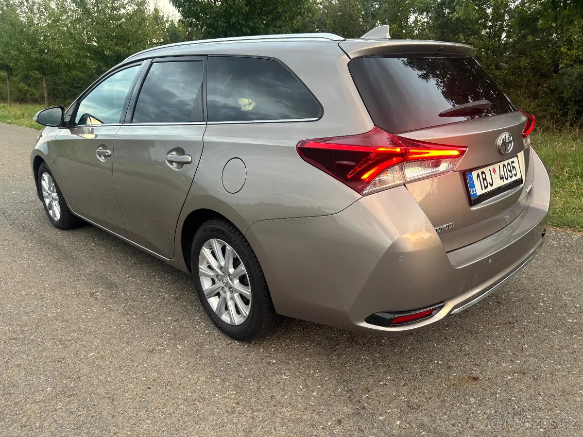 Toyota Auris 2015 photo 4