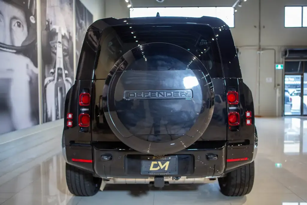 Land Rover Defender 2025 photo 4