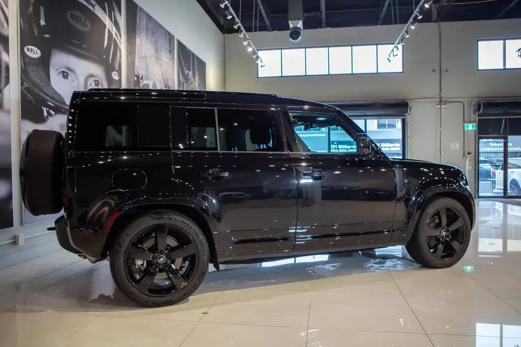 Land Rover Defender 2025 photo 2
