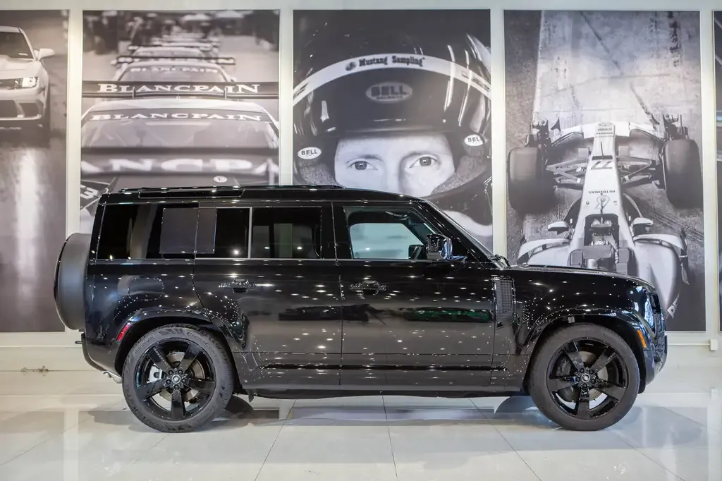 Land Rover Defender 2025 photo 3