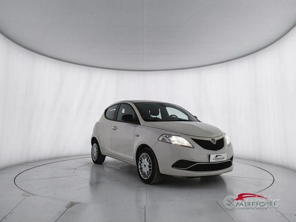 Lancia Ypsilon 2017 photo 2