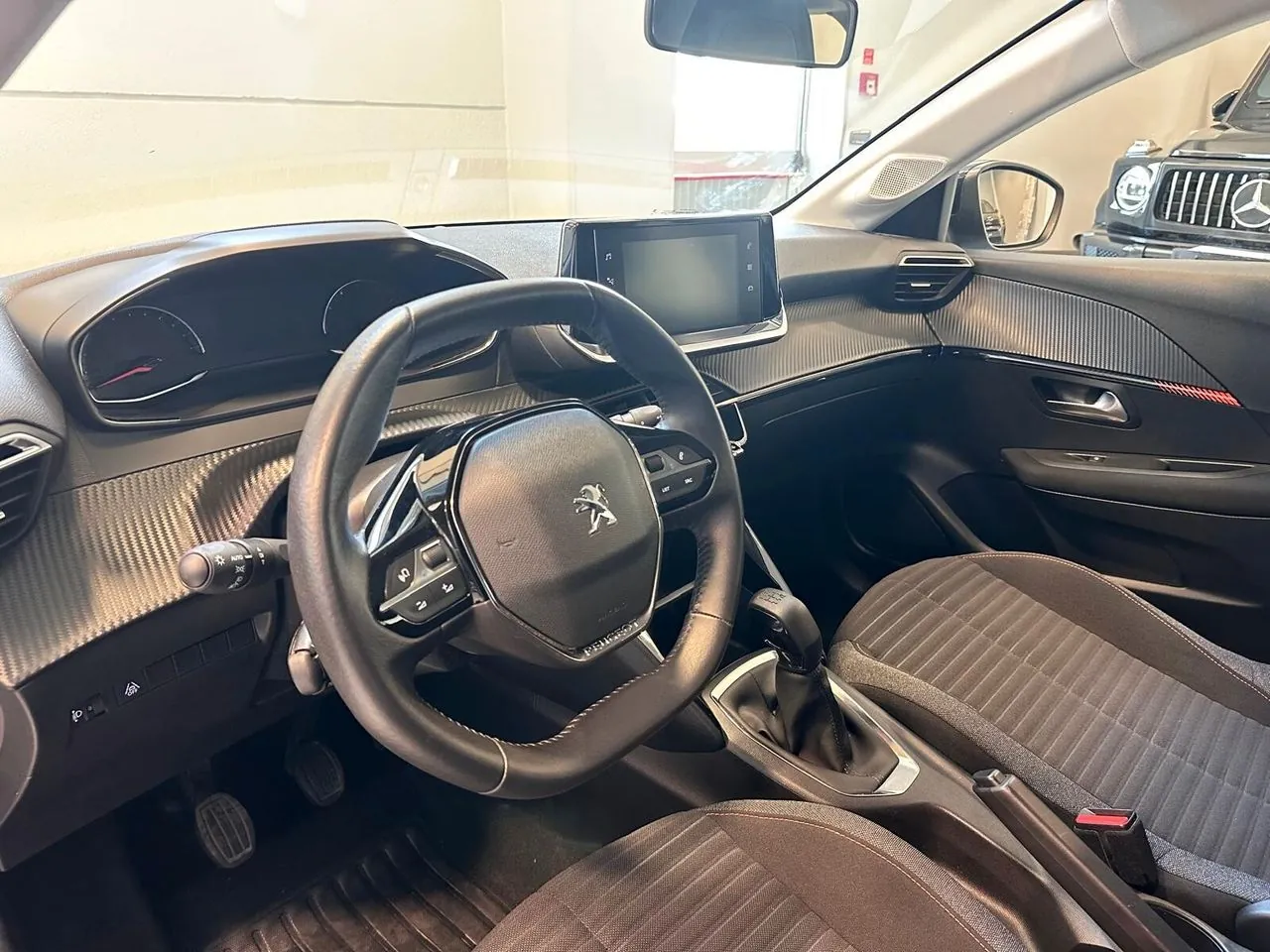 Peugeot 208 2023 photo 4