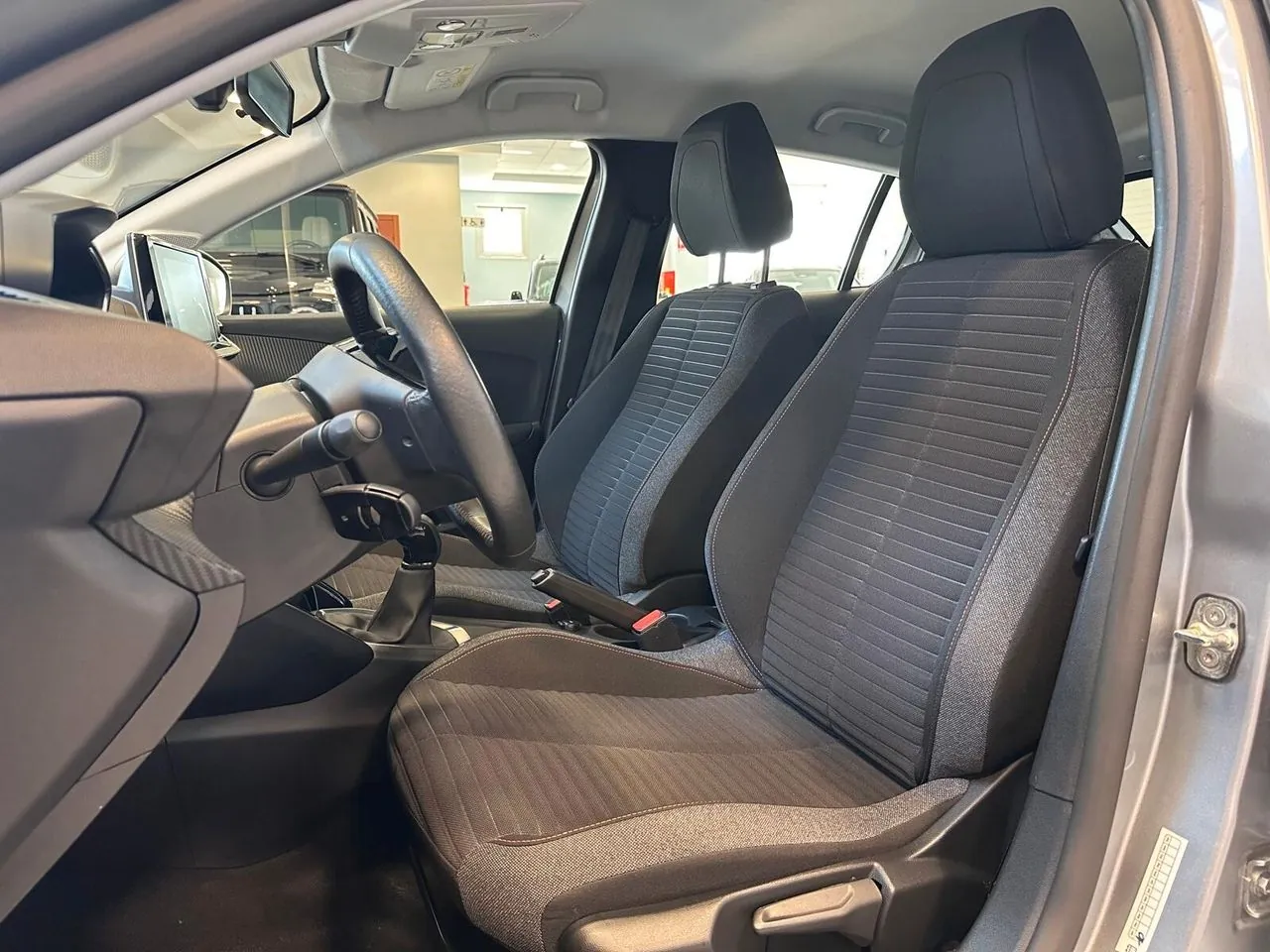 Peugeot 208 2023 photo 5