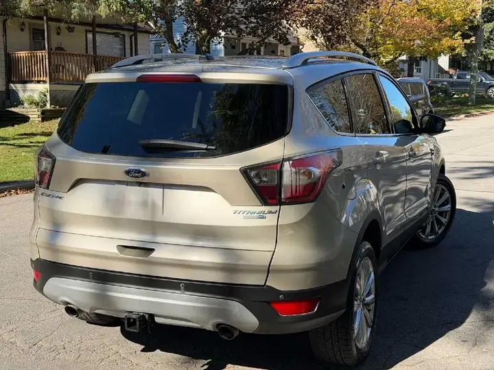 Ford Escape 2017 photo 2