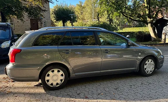 Toyota Avensis 2005 photo 4