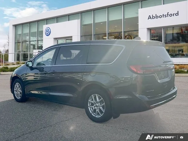 Chrysler Pacifica 2023 photo 3