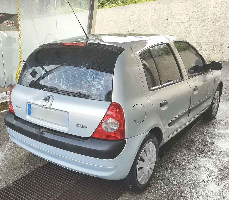 Renault Clio 2004 photo 2