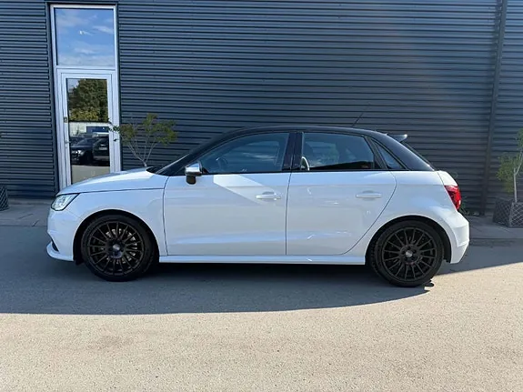 Audi S1 2016 photo 2