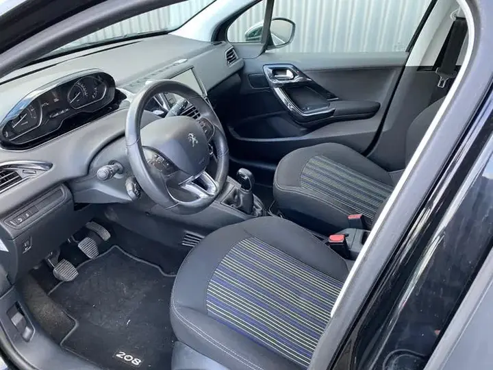 Peugeot 208 2016 photo 3