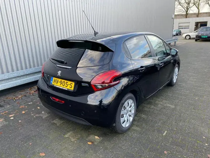 Peugeot 208 2016 photo 2