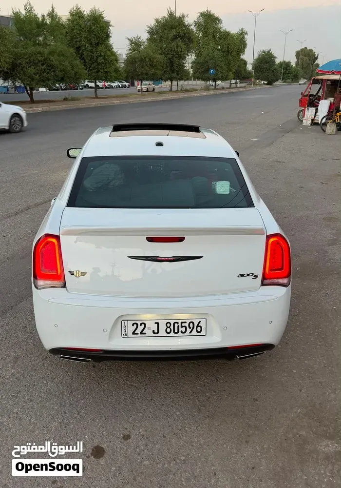 Chrysler 300 2023 photo 3