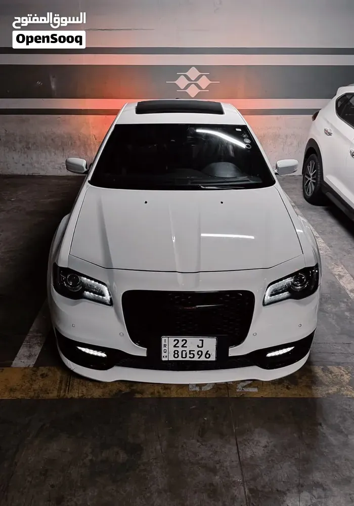 Chrysler 300 2023 photo 2