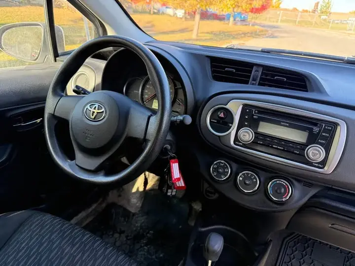 Toyota Yaris 2014 photo 4