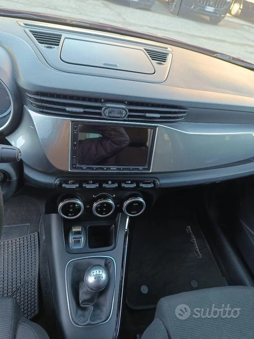 Alfa Romeo Giulietta 2011 photo 5