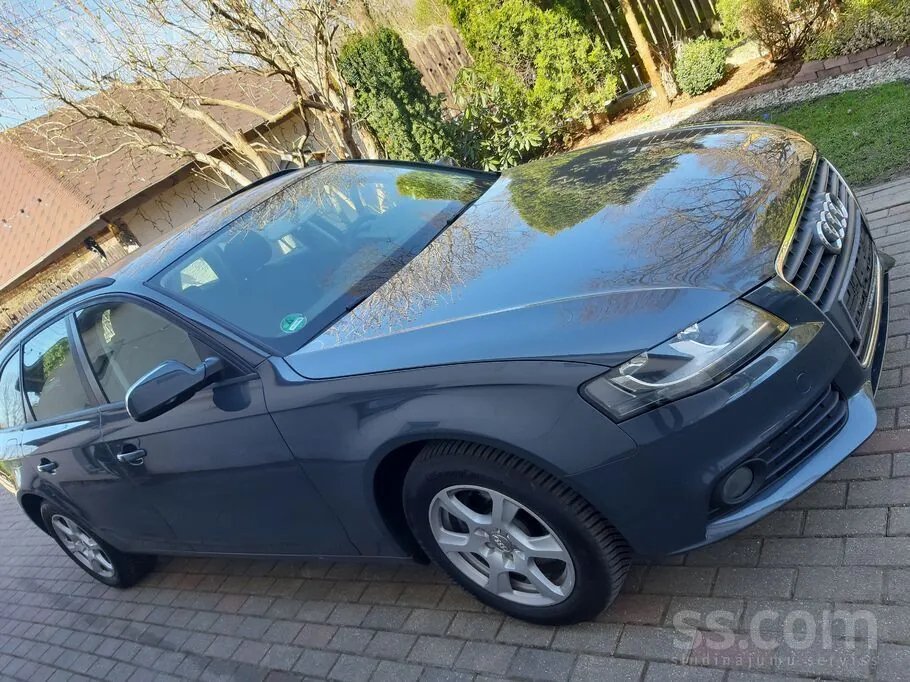 Audi A4 2011 photo 2