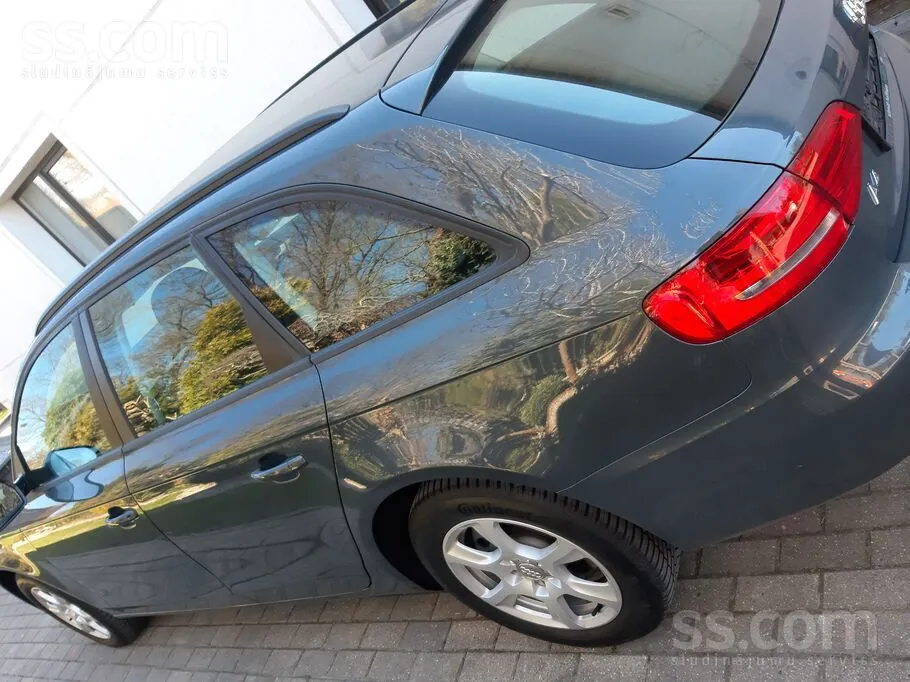 Audi A4 2011 photo 4