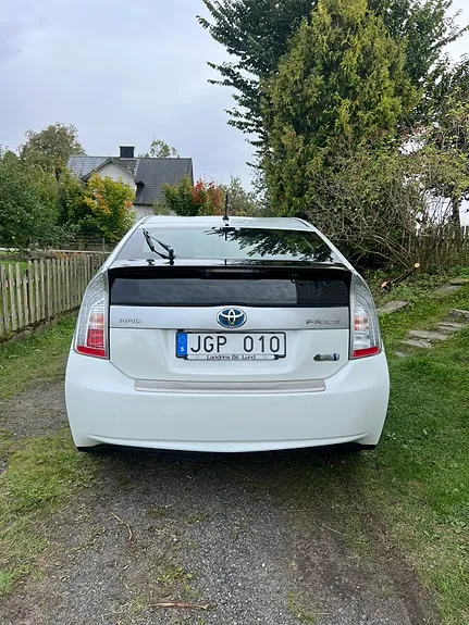 Toyota Prius Plug-In Hybrid 2012 photo 3