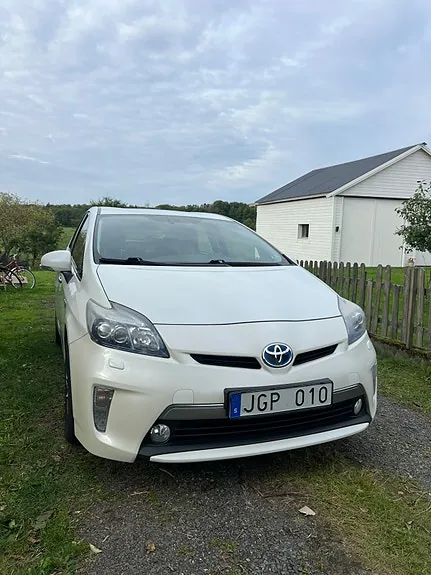 Toyota Prius Plug-In Hybrid 2012 photo 2
