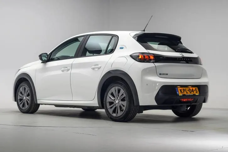 Peugeot E-208 2023 photo 3