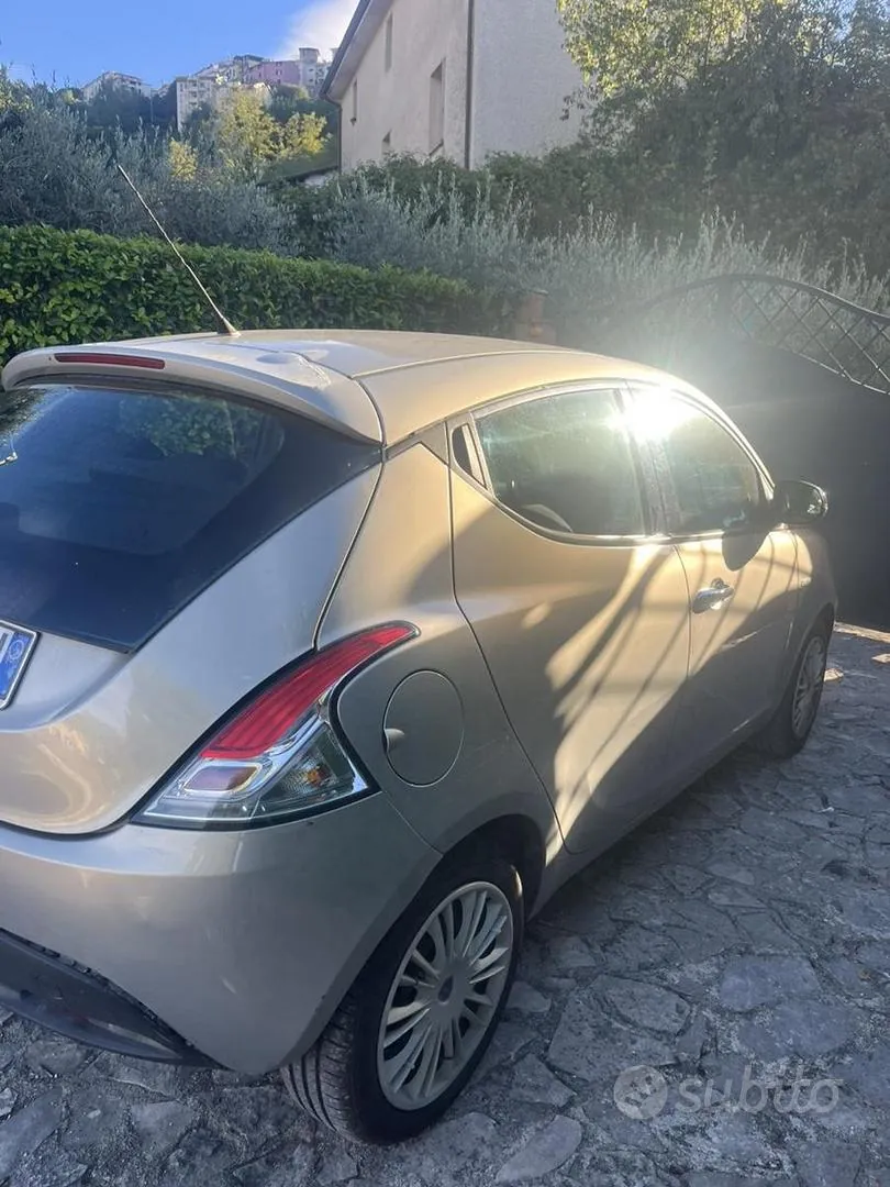 Lancia Ypsilon 2011 photo 5