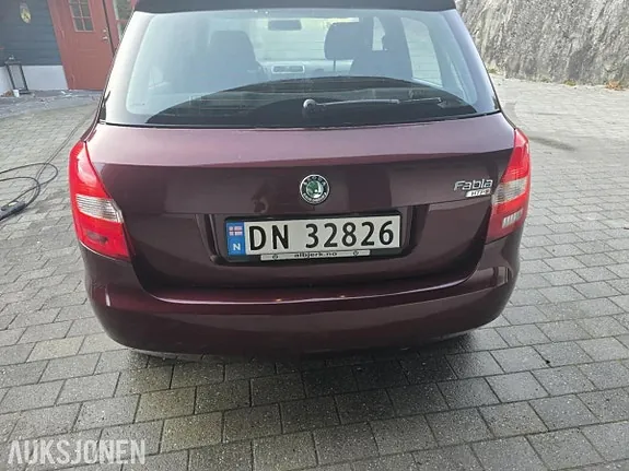 Skoda Fabia 2010 photo 4