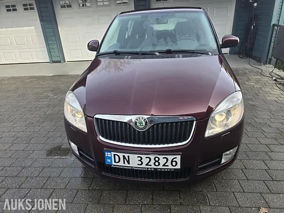 Skoda Fabia 2010 photo 2