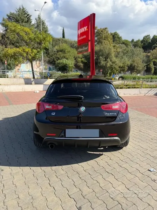 Alfa Romeo Giulietta 2012 photo 2