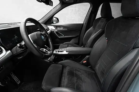 BMW Ix1 2025 photo 2