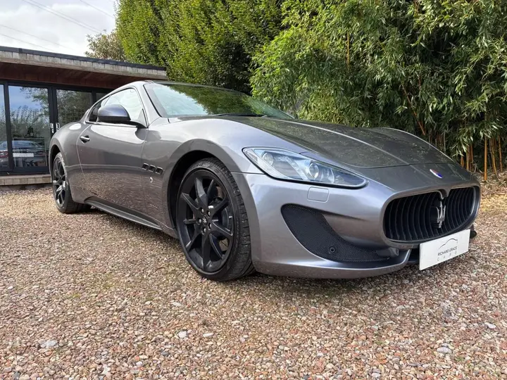 Maserati Granturismo 2013 photo 2