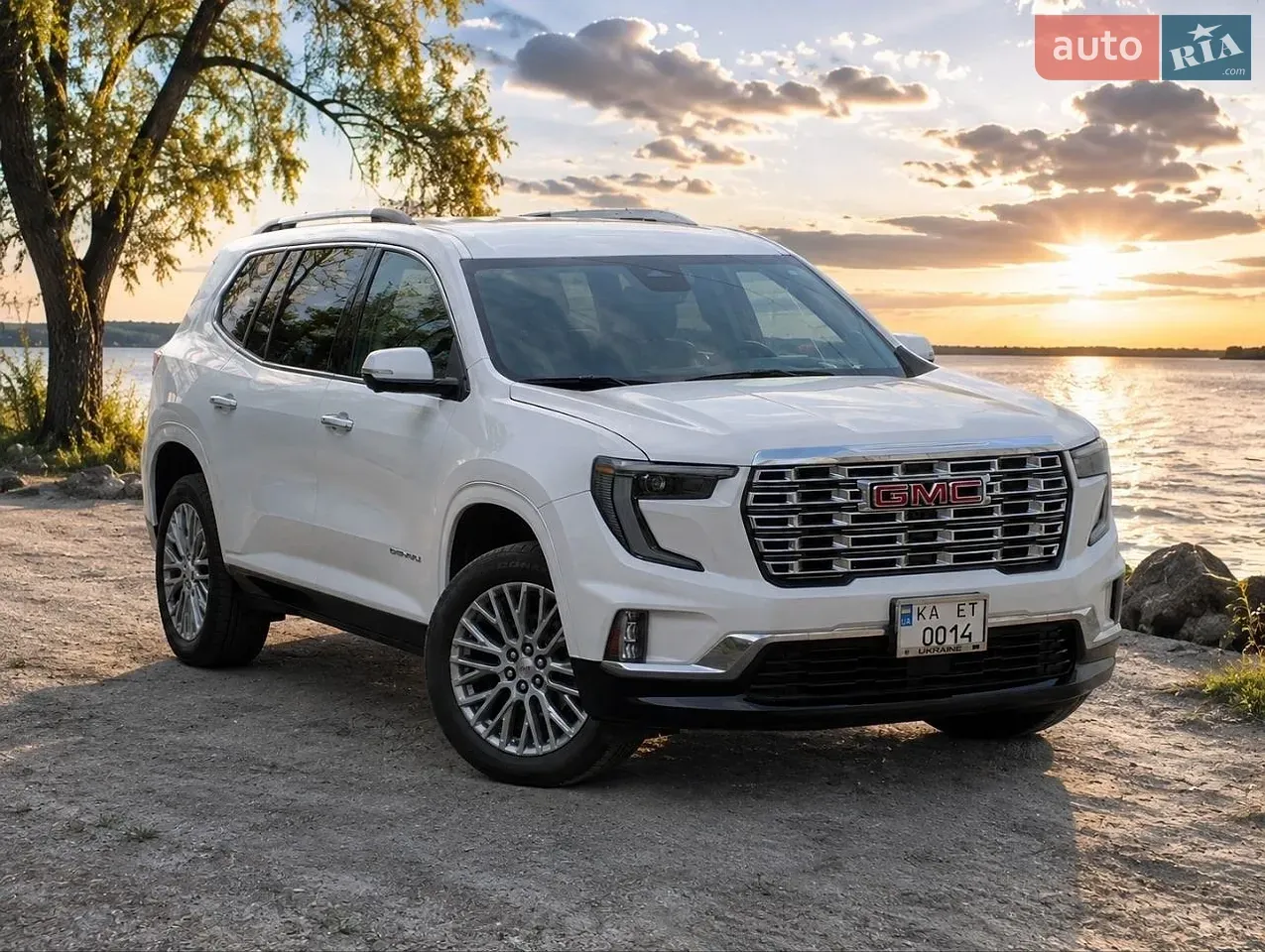 GMC Acadia 2025 photo 2