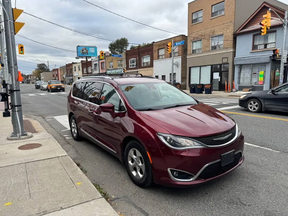 Chrysler Pacifica 2017 photo 3