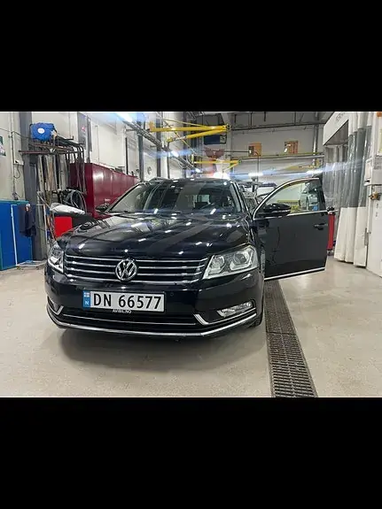 Volkswagen Passat 2011 photo 2