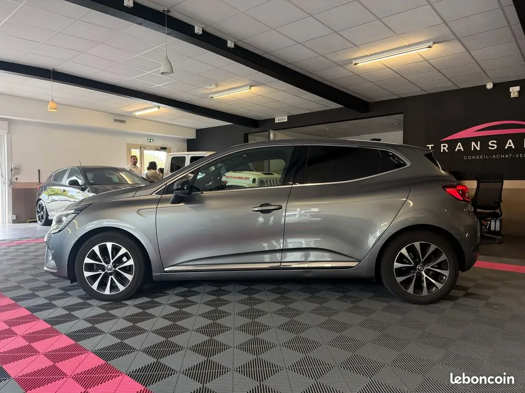 Renault Clio 2023 photo 2