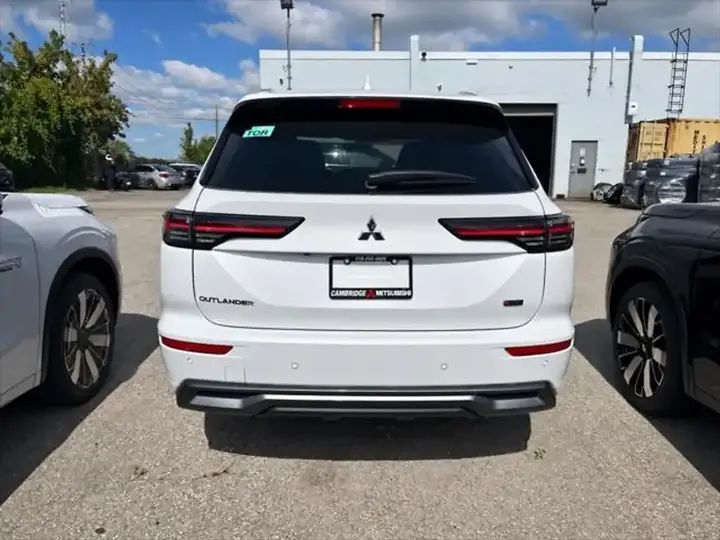 Mitsubishi Outlander 2026 photo 3