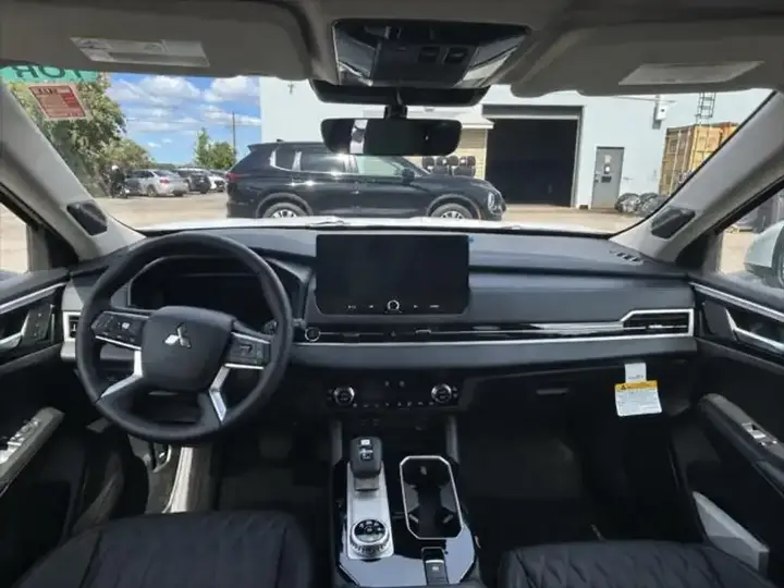 Mitsubishi Outlander 2026 photo 5