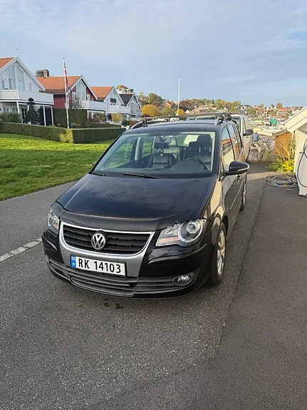 Volkswagen Touran 2010 photo 2