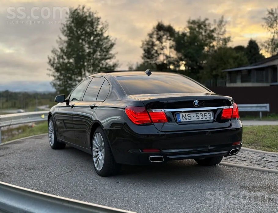 BMW 740D 2011 photo 4