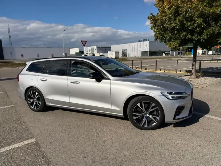 Volvo V60 2021 photo 2