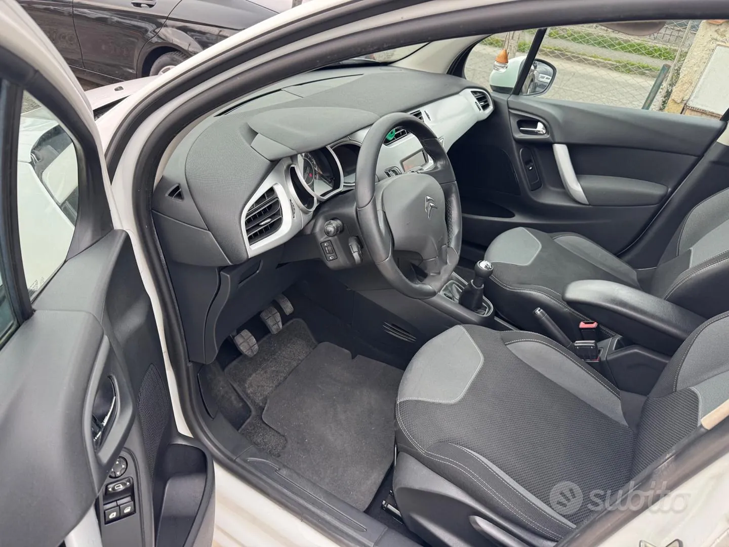 Citroen C3 2012 photo 2