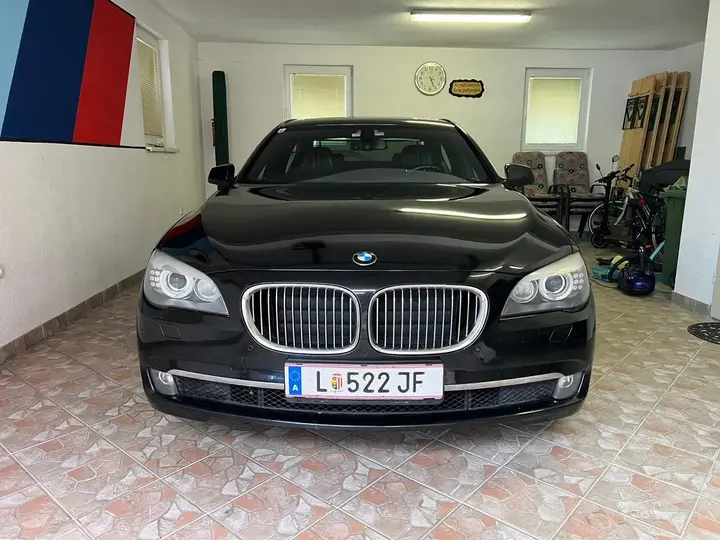 BMW 7 Series 2010 photo 3