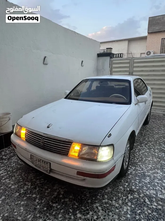 Toyota Crown 1993 photo 2