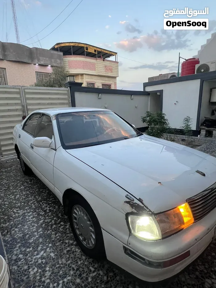 Toyota Crown 1993 photo 3