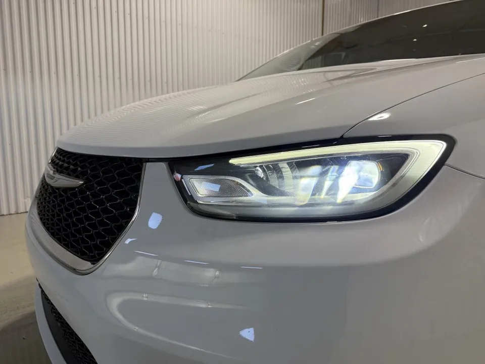Chrysler Pacifica 2024 photo 2