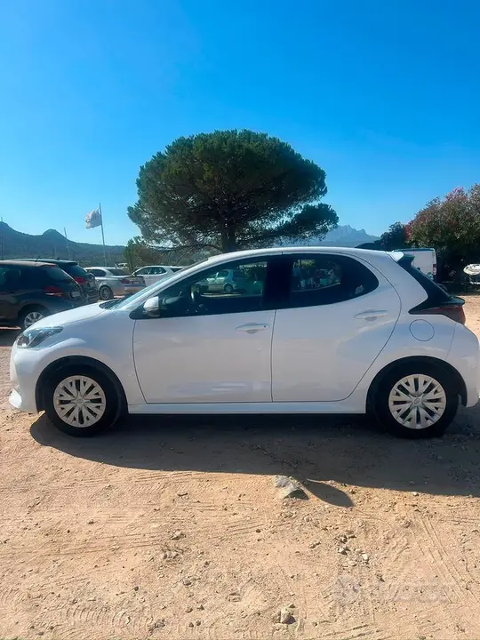 Toyota Yaris 2025 photo 2
