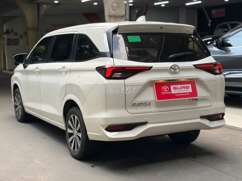 Toyota Avanza Premio 2024 photo 4